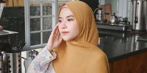 4 Tutorial Hijab Pashmina Menutup Dada