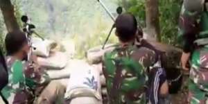 Tanpa Meleset! Begini Momen Sniper TNI Tembak KKB Papua