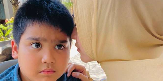 Putra Sulung Kembali Masuk Pesantren, April Jasmine Beri Pesan Menyentuh