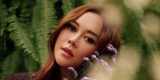 Aura Kasih Pamer Pose Cantik, Penampakan Jemuran Bikin Salfok
