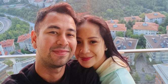 5 Gaya Simpel Nagita Slavina Kerja Sambil Plesir di Turki