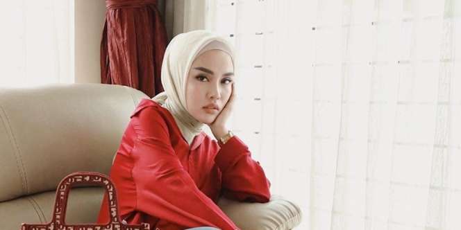 5 Gaya Medina Zein Tenteng Tas Branded, Terbaru Bikin Geger