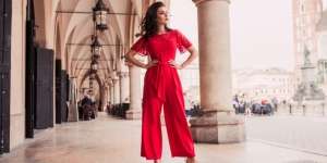 6 Panduan Kenakan Jumpsuit Sesuai Bentuk Tubuh