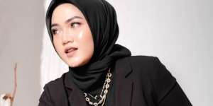 Gaya Elegan Chacha Thaib Padukan Hijab dan Kain Sari