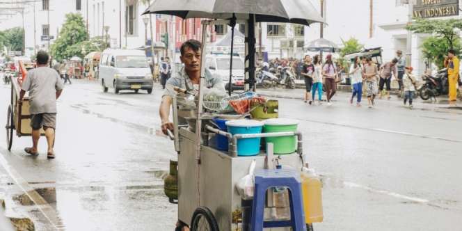 Pedagang Bakso Kaget Ditagih Pajak Rp6 Juta, Padahal Ekonomi Sedang Sulit