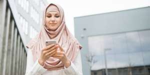 Tak Bisa Lepas dari Ponsel Bisa Jadi Tanda Gangguan Cemas