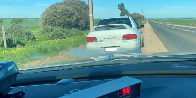 Menolak Tua, Kakek 80 Tahun Geber Sport Car di Jalan Raya