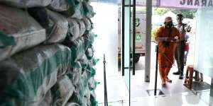 Belanja Sembako Rasa Gratis di Pasar Induk Beras Cipinang