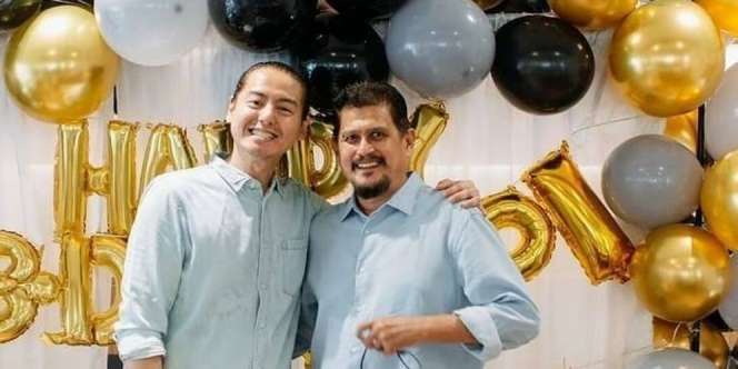 Postingan Roger Danuarta Kenang Kebaikan Almarhum Ayah Mertuanya Bikin Haru