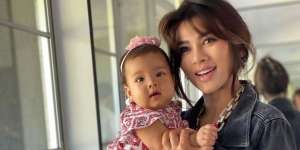 Pose Gemas Korra Aiza, Putri Kecil Adinda Bakrie