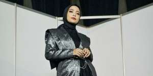 Outfit Kasual Tantri 'Kotak', Modis Bak ABG