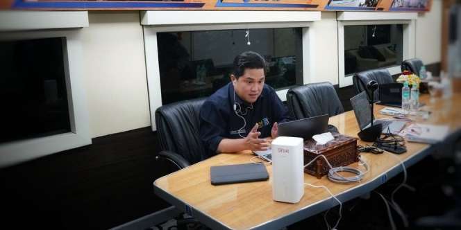 Erick Thohir Traktir Kopi dan Makan Malam Sopir Ojol yang Sepi Orderan