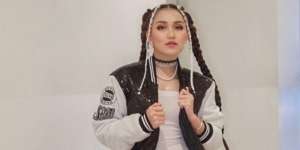 5 Potret Ayu Ting Ting Bergaya Ala Idol K-Pop