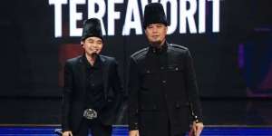 5 Gaya Rina Nose Tiru Gaya Selebritis, Ngakak Parah!