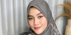 5 Potret Henny Rahman yang Tak Kalah Cantik dari Larissa Chou