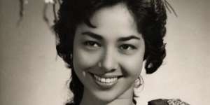 Gadis Cantik di Foto Lawas Ini Jadi Artis Tersohor, Bisa Tebak?