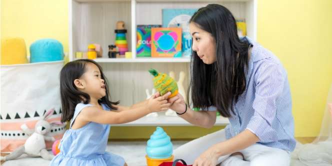 Ayah Bunda yang Kerja di Rumah, Jangan Lupa Main Bareng Anak 