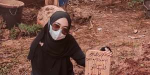 Bawa Calon Suami Ziarah ke Makam Ayah, Ria Ricis: `Scurity Baru`