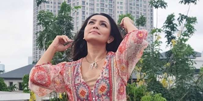 Sukai Outfit Terbuka, 10 Potret Dulu-Kini Mayangsari Awet Muda