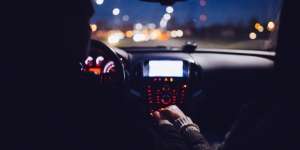 Heboh YouTuber Diciduk di Dalam Mobil Goyang Bersama Gadis ABG
