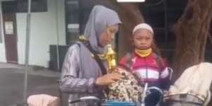 Perjuangan Ibu Kayuh Sepeda Antarkan Anak Lomba Terbayar, Bawa Pulang Tropi