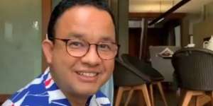 Main Bareng Ikan di Rumah, Anies Baswedan: Agak Repot Kalau Kecemplung Dua Hari