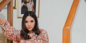 Pose Tanpa Make Up di Atas Kapal, Tampilan Gisella Tuai Pujian