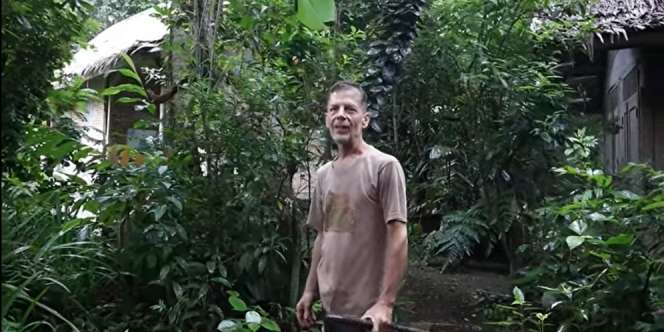 Nikahi Wanita Indonesia, Bule Ini Rela Tinggal di Tengah Hutan