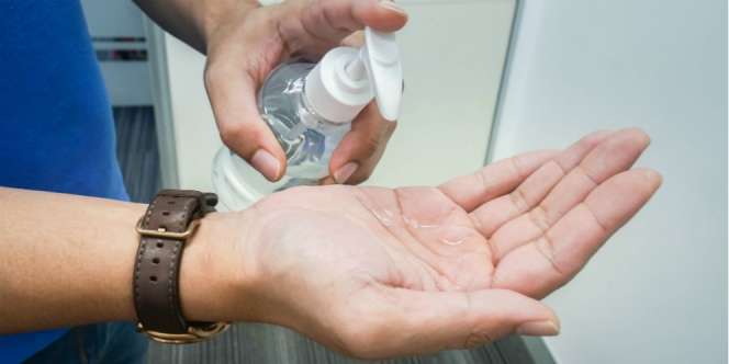 Donasi Hand Sanitizer Senilai Rp150 Juta untuk Melawan Pandemi