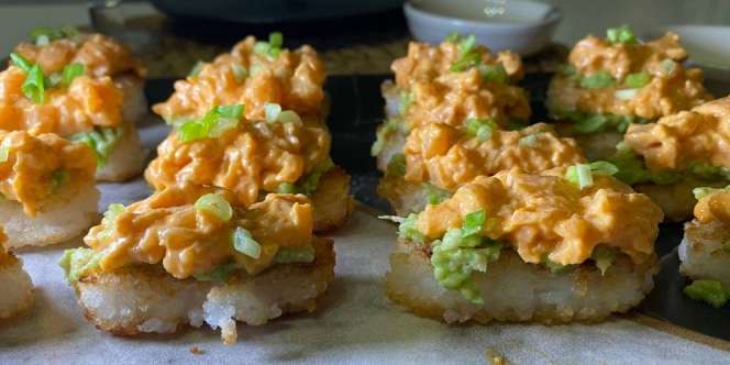 Salmon Crispy Rice Viral di TikTok, Bikin di Rumah Yuk!