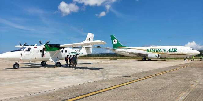 Pesawat Rimbun Air Diduga Tabrak Gunung Sebelum Jatuh