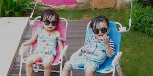 Lucunya Gaya Santuy Anak Kembar Syahnaz dan Jeje, Gemas!