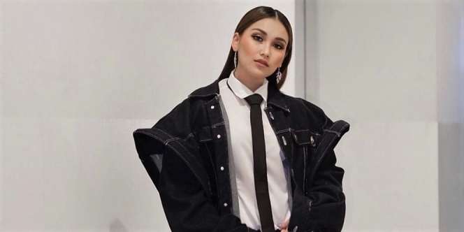 Ayu Ting Ting Pamer OOTD Serba Hitam, Body Goals-nya Panen Pujian