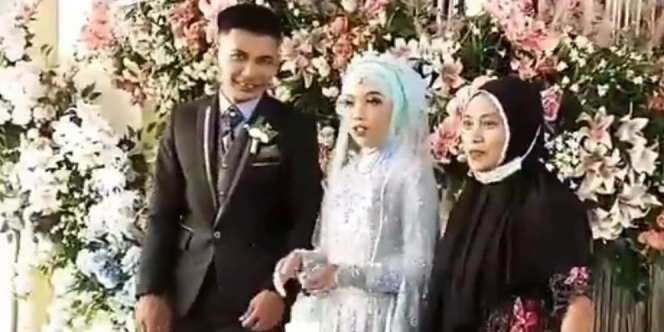 Viral Emak-Emak Berdaster Naik Pelaminan, Pengantin Syok Endingnya Tak Terduga