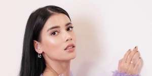 Fitnes Bareng Adik Lelaki yang Disebut Mirip, Sabrina: `Gua yg Kaya Laki Sih`