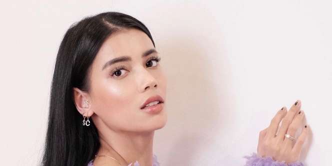 Fitnes Bareng Adik Lelaki yang Disebut Mirip, Sabrina: `Gua yg Kaya Laki Sih`