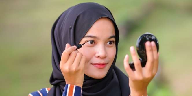 Tutorial Memakai Eyeliner Agar Natural Seperti Wanita Korea
