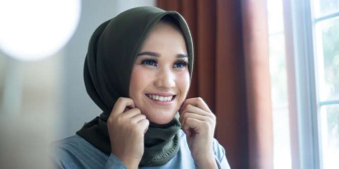 Trik Memakai Kerudung Tanpa Jarum Pentul