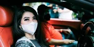 7 Foto Dewi Biechu, Selebgram Tajir Dekat dengan Hotman Paris