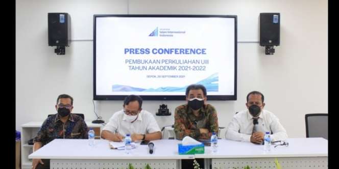 UIII Gelar Kuliah Perdana 27 September 2021