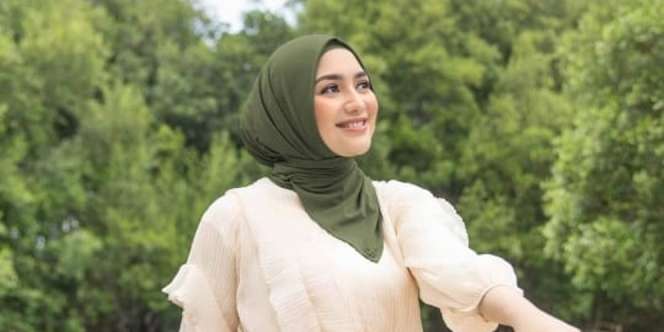 Intip Gaya Citra Kirana Kenakan Hoodie Polos Seharga Motor