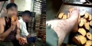 Menjijikkan! Viral Video Pekerja Pabrik Injak dan Jilati Roti yang Akan Dijual
