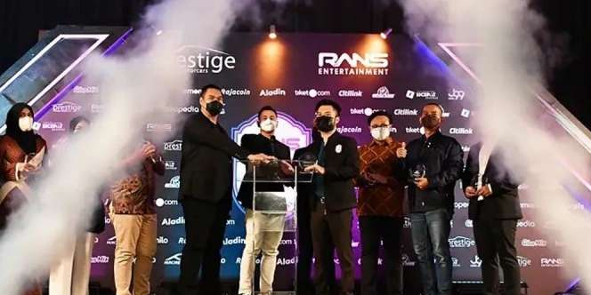Corak Burung Phoenix, Raffi Ahmad Pilih Jersey Rans Cilegon FC Warna `Janda`