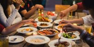 Tempat Makan Malam Hari di Level 3 Boleh Buka Sampai Pukul 00.00