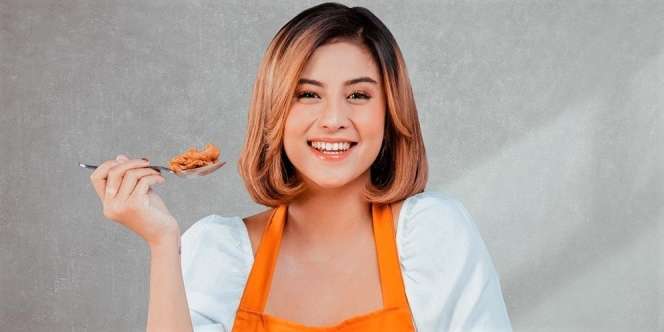 Cincin Simple di Jari Manis Awkarin Bisa Ditukar Beli Motor Baru