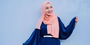 Inspirasi Outer Simpel Menggunakan Kerudung Segi Empat