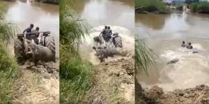 Traktor 'Amphibi' Bisa Menyelam dan Mesin Tidak Mati Bikin Netizen Bingung