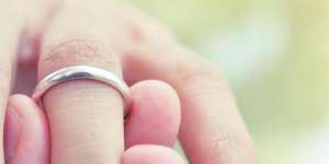 Cocok Buat Fans Otomotif, Desain Cincin Tunangan Ini Terinspirasi Mobil Mewah