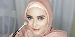 Tutorial Menggunakan Concealer untuk Samarkan Area Bawah Mata
