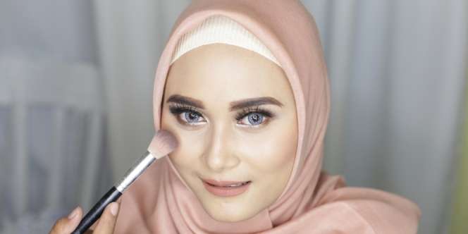 Tutorial Menggunakan Concealer untuk Samarkan Area Bawah Mata